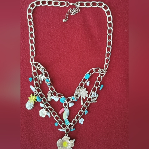 #1~NWOT. Beautiful golden necklace - Picture 2 of 6